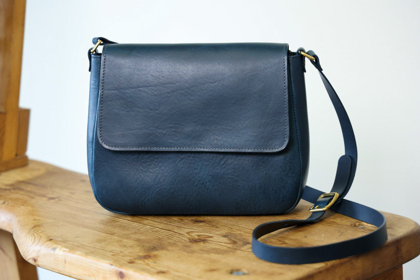 Buy the Michael Kors Navy Blue Pebble Leather Flip Snap W/ Chain Purse Bag  | GoodwillFinds